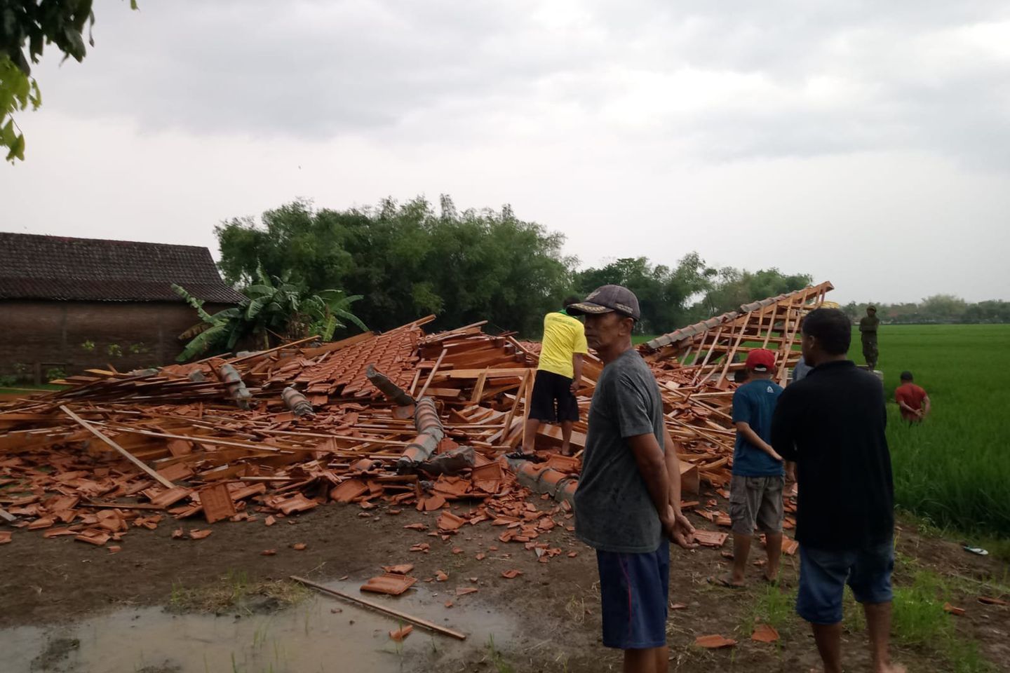 Awal Musim Hujan, Rumah Joglo di Madiun Disapu Angin Kencang