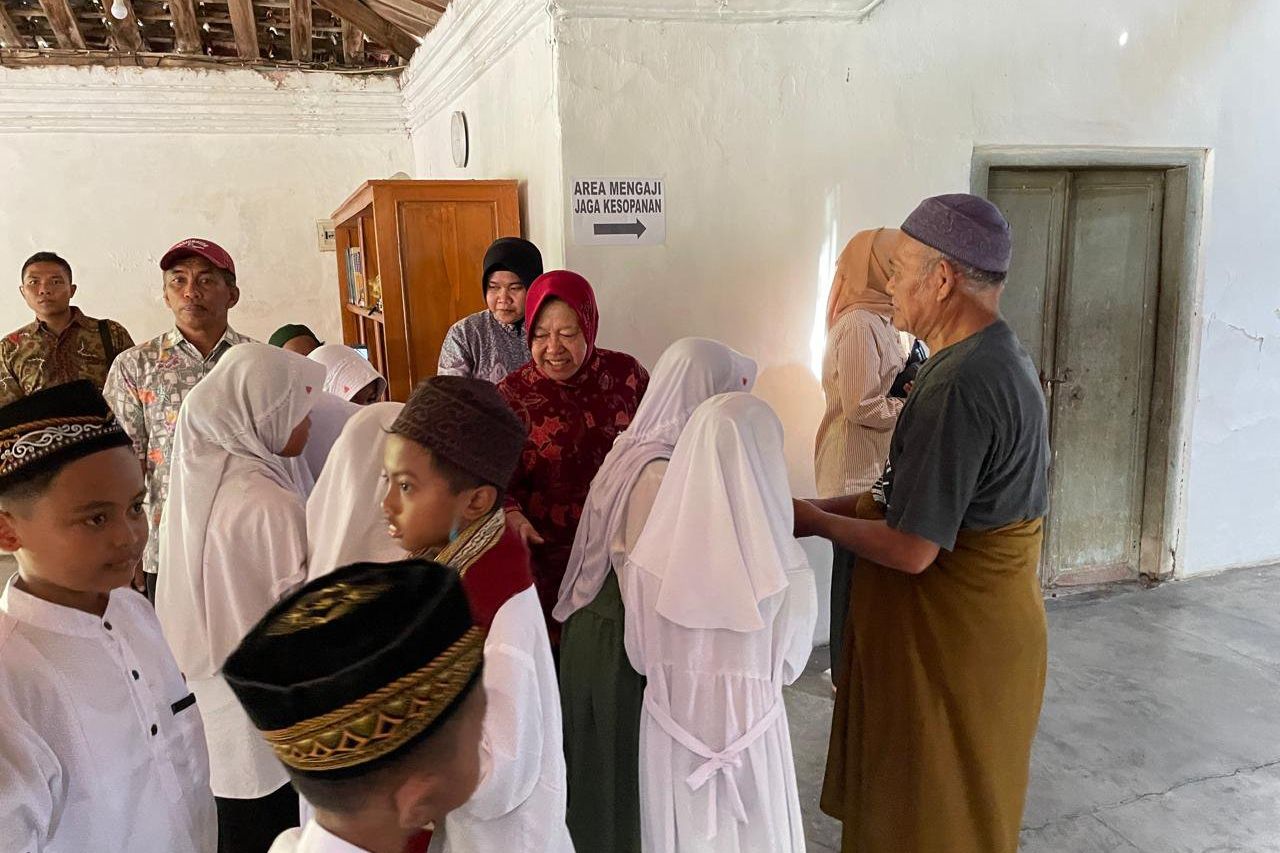 Berziarah ke Makam Kiai Ageng Besari di Ponorogo, Risma Kenang Masa Kecil 