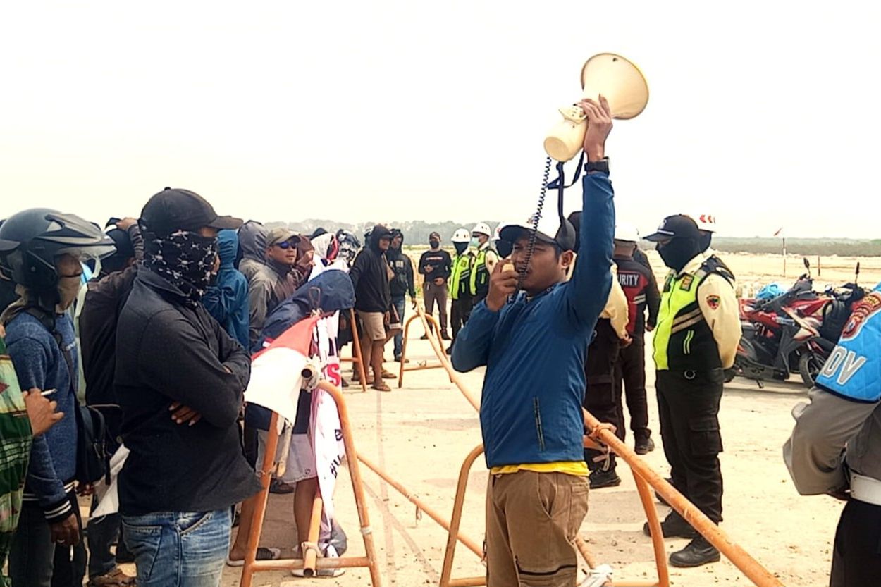 Tuntut Direkrut Tenaga Kerja, Warga Mengare Gresik Demo Smelter PT Freeport Indonesia