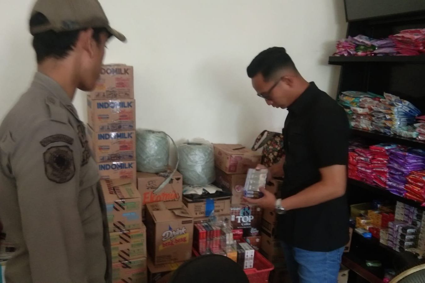 Cegah Peredaran Rokok Ilegal, Satpol PP Kota Mojokerto Gencarkan Sosialisasi ke Pasar