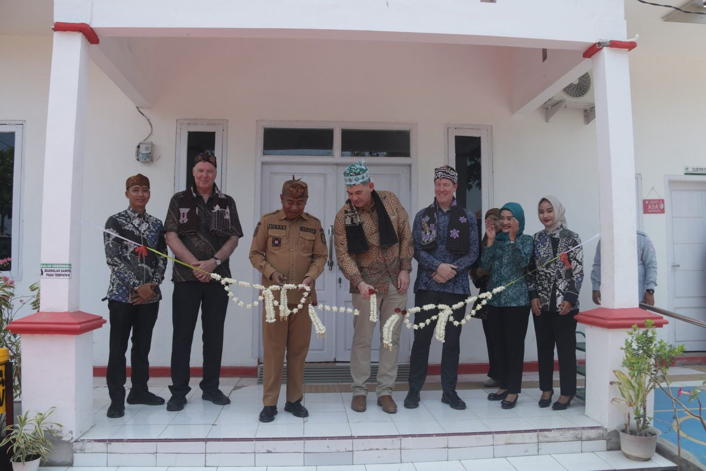Konjen Australia Tinjau Implementasi Perdes Inklusi di Desa Alassapi Probolinggo