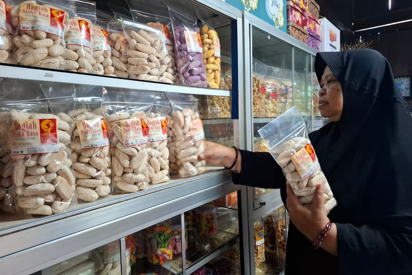 Menjelang Lebaran, Penjualan Kue Kering di Banyuwangi Melonjak Drastis
