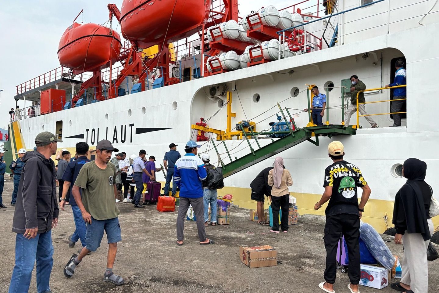 Dibiayai Pemkab Sumenep, Ratusan Warga Sapeken Mudik Gratis melalui Pelabuhan Tanjung Wangi