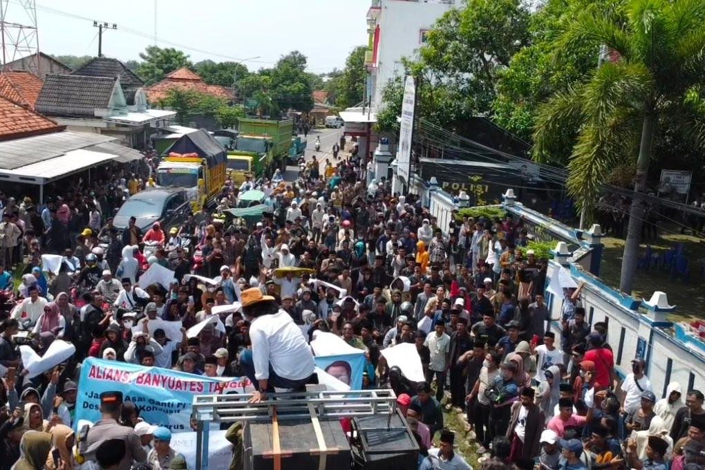 Ratusan Orang Demo Dugaan Jual Beli Jabatan Pj Kades di Sampang