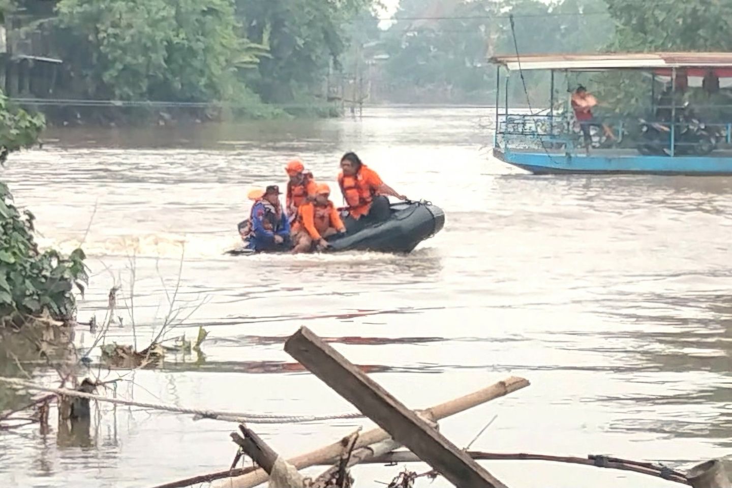 Diduga Depresi, Wanita di Gresik Loncat ke Sungai Bambe saat Menaiki Perahu 