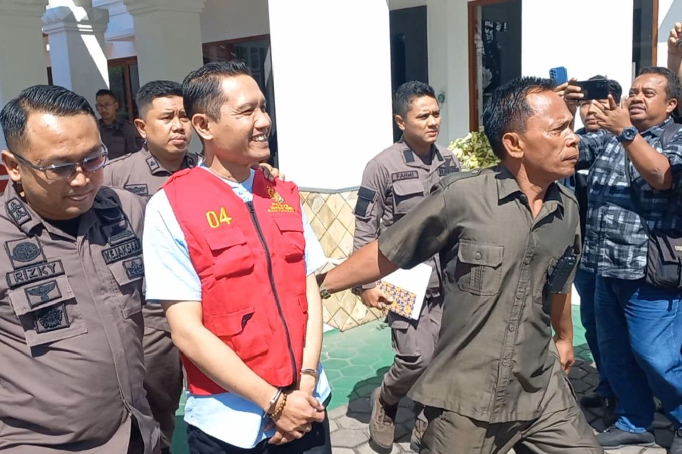 Korupsi Dana Desa Rp1,3 Miliar, Mantan Kades Ini "Tersenyum"