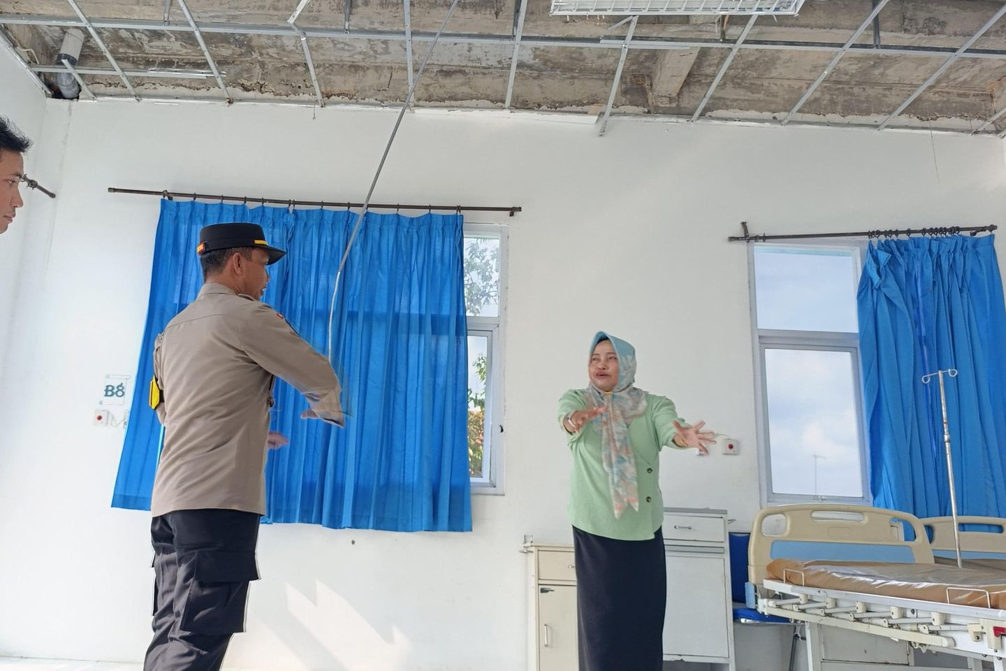 Pasien Rawat Inap di Puskemas Jombang Tertimpa Plafon yang Ambrol
