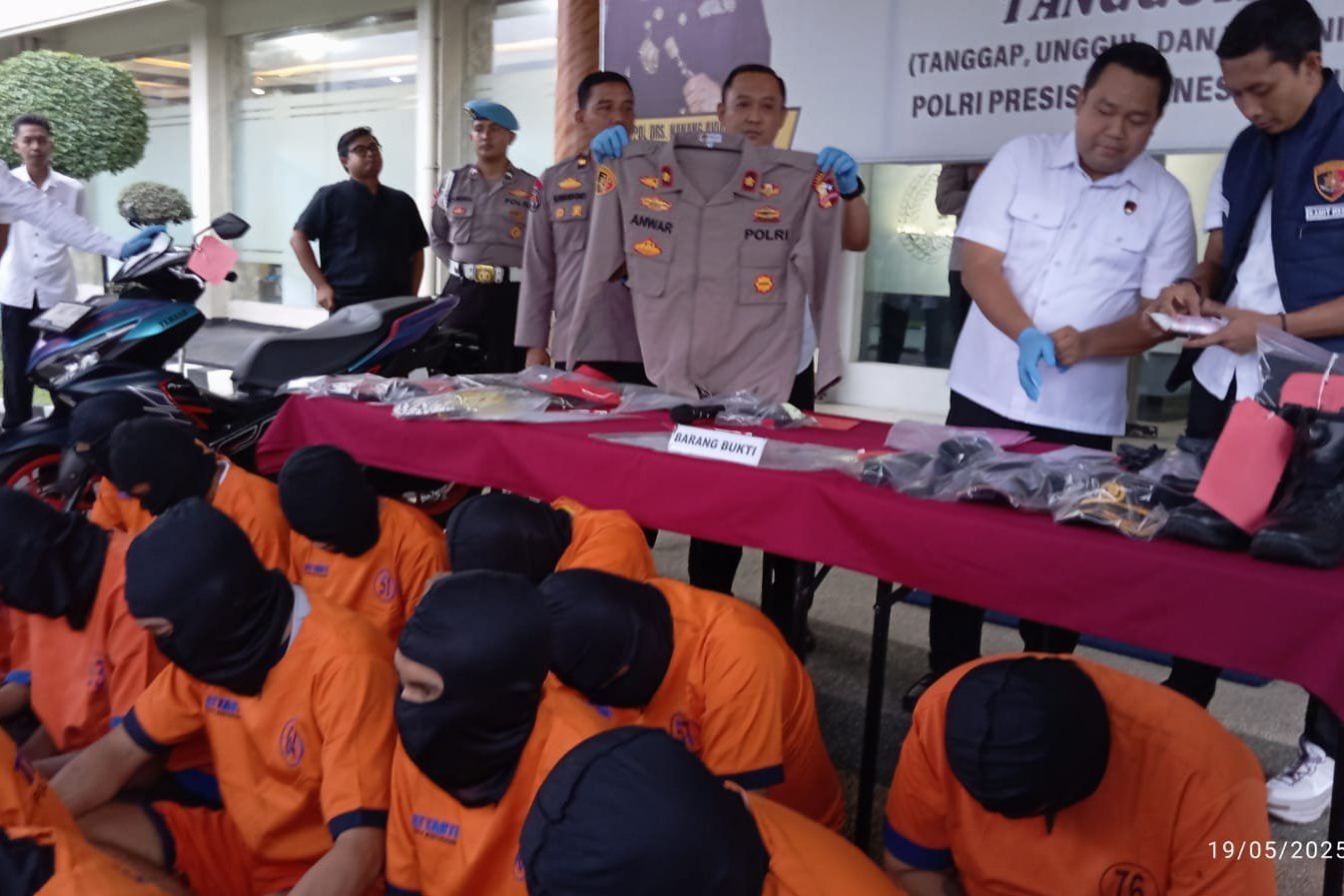 Aniaya dan Kuras Harta Korban, Komplotan Polisi Gadungan Dibekuk Polisi