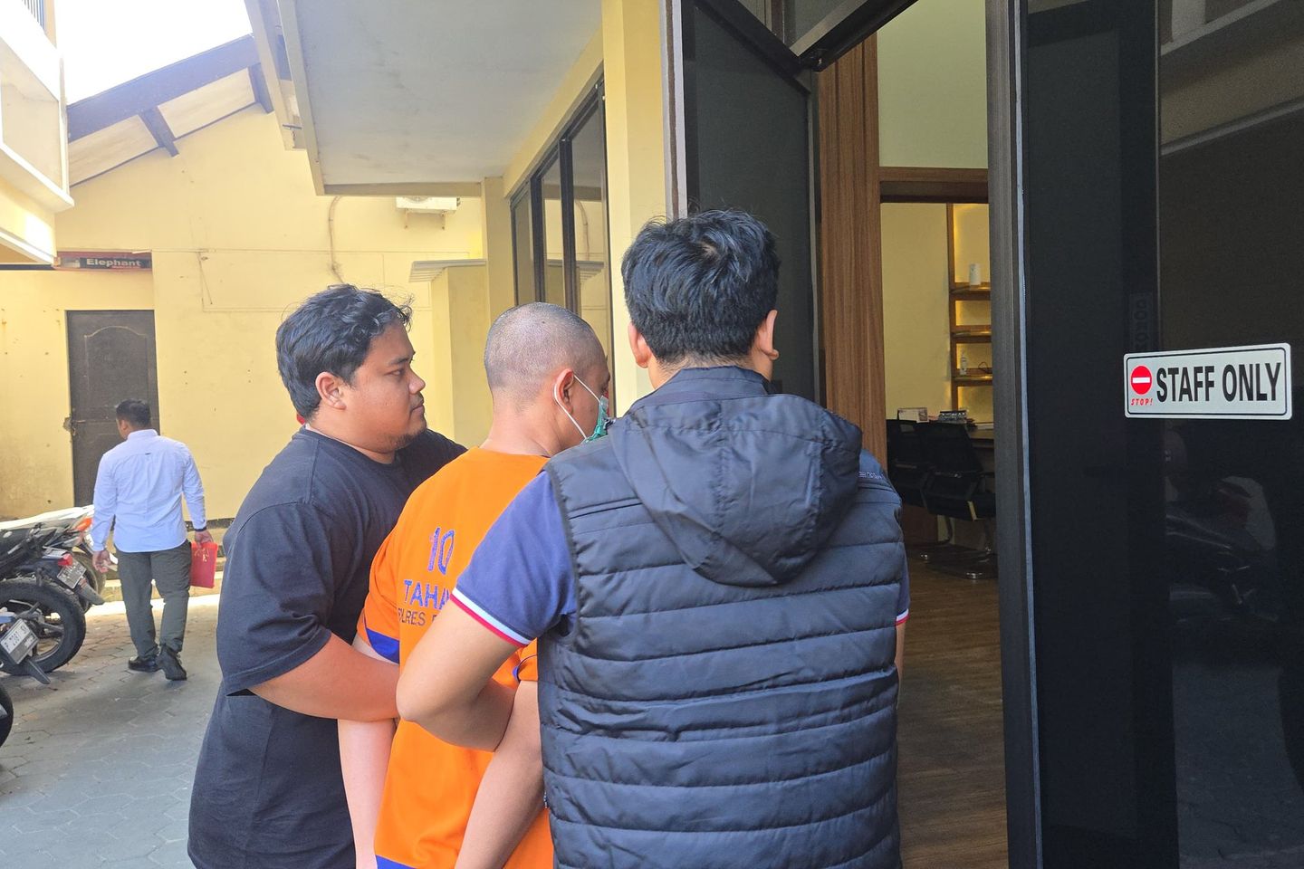 Gelapkan Uang Perusahaan Rp2,2 Miliar, Produser Film Ini Ditahan