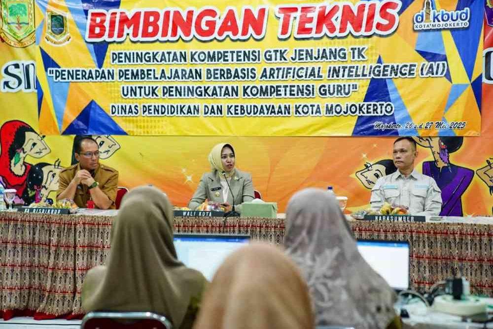 Ning Ita Dorong Digitalisasi TK di Mojokerto Lewat Pelatihan AI