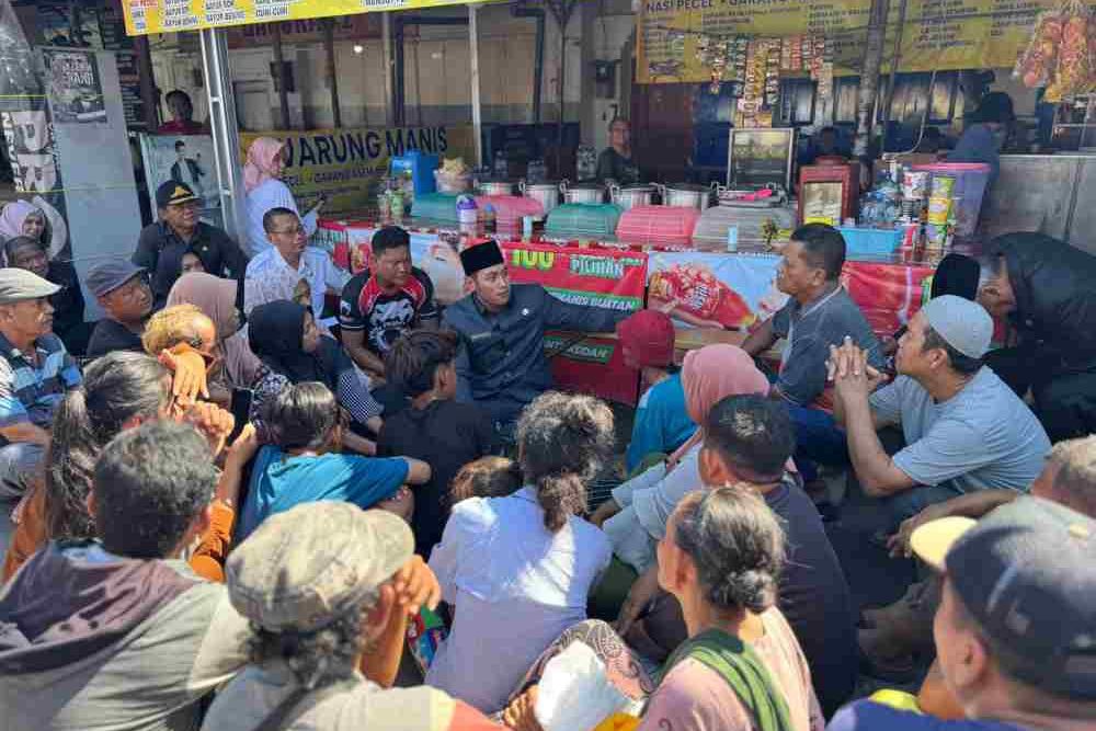 Pemkab Tuban Tata Ulang Pedagang di Kawasan Pantai Boom

 