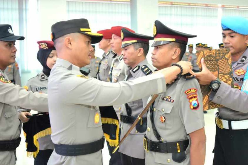 Sertijab Kasat Reskoba dan Kasat Tahti, Kapolres Gresik Ingatkan Nilai Integritas