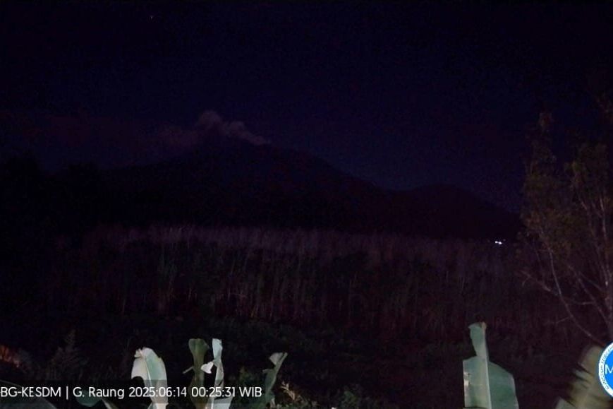 Letusan Gunung Raung 1 Kilometer, Warga Dilarang Mendaki Puncak Radius 3 Kilometer