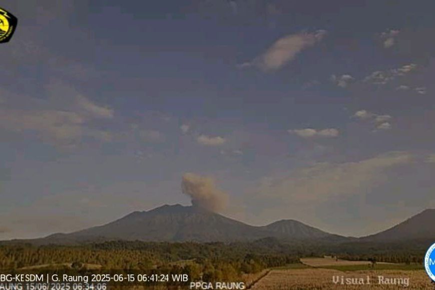 Gunung Raung Erupsi, Jalur Pendakian Ditutup