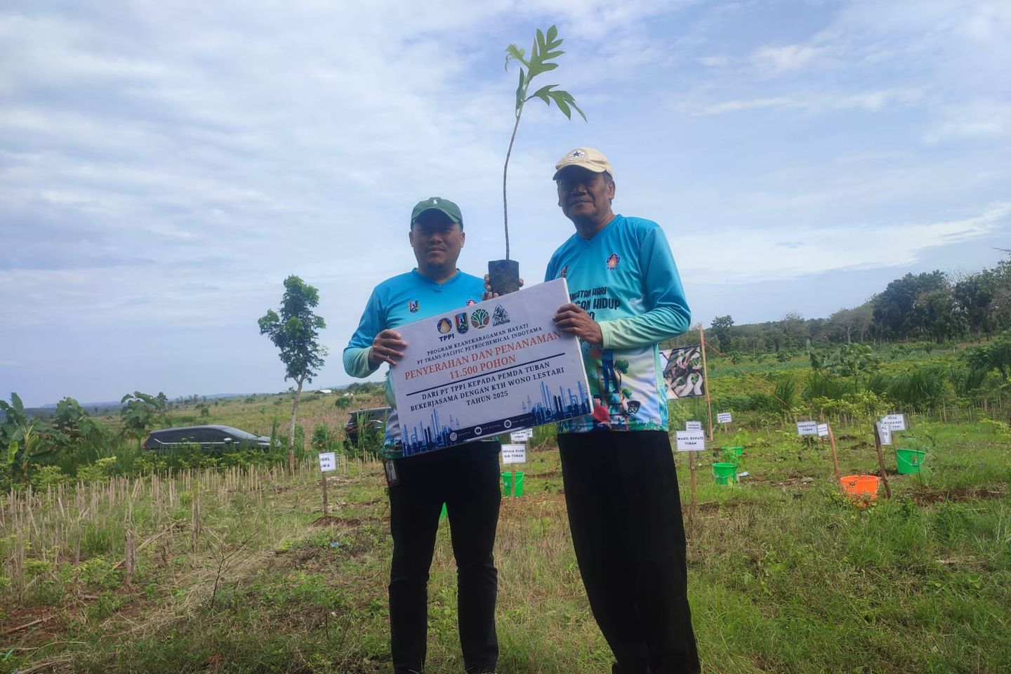 PT TPPI, Pemkab Tuban dan Dishut Jatim Tanam Belasan Ribu Bibit Buah