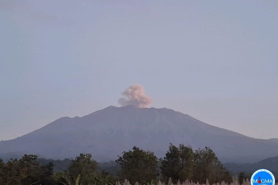 Gunung Raung Kembali Erupsi, Kini Tinggi Letusan Mencapai 600 Meter