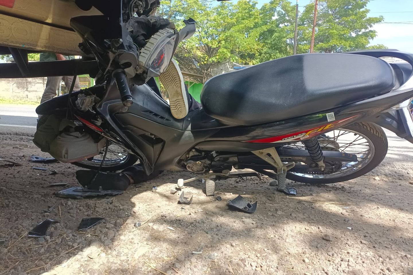 Pemotor Tewas Tabrak Truk Parkir di Jalur Pantura Tuban