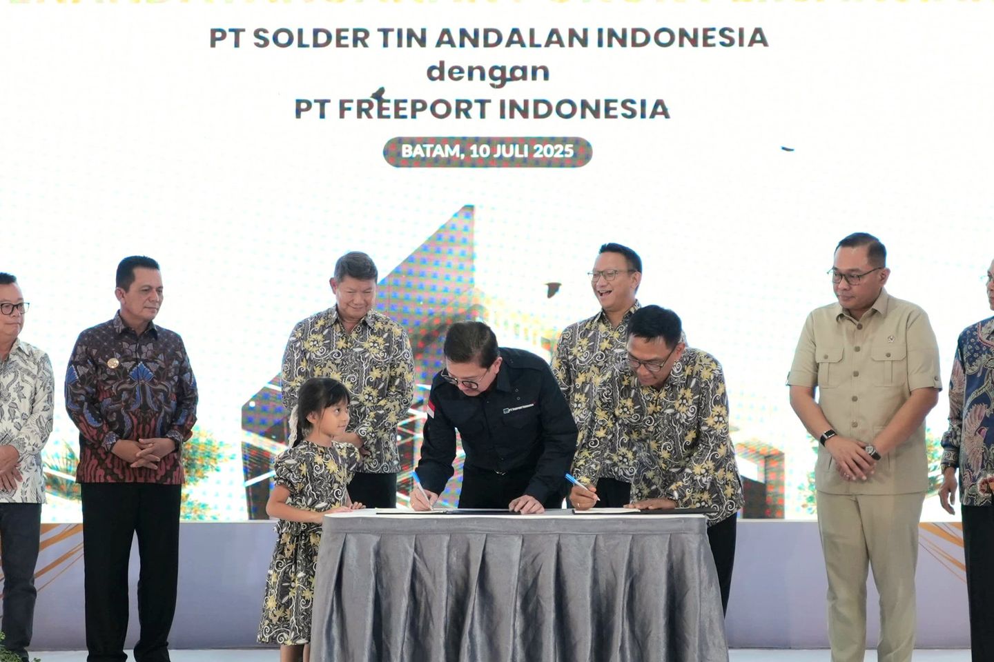 Freeport Indonesia dan Stania Tandatangani Kerjasama Jual Beli Perak dan Timbal