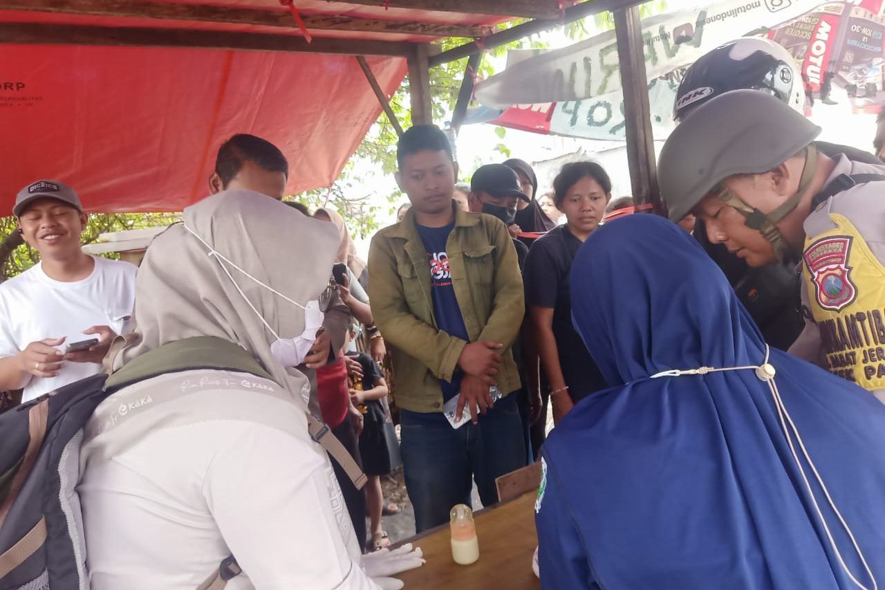 Bayi Perempuan Terbungkus Tas Kresek Ditemukan di Warung Rujak