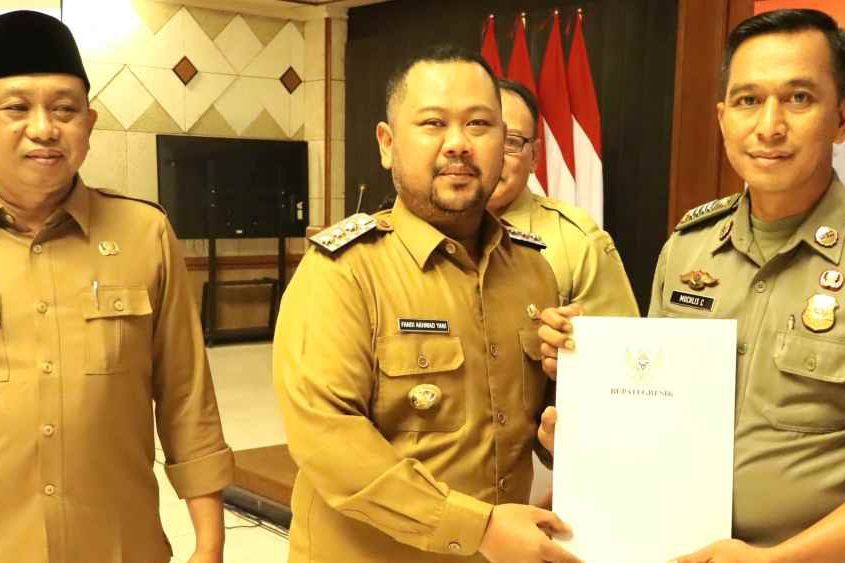 Serahkan SK Kenaikan Pangkat ASN, Gus Yani Tegaskan Bukan Karena Kedekatan
