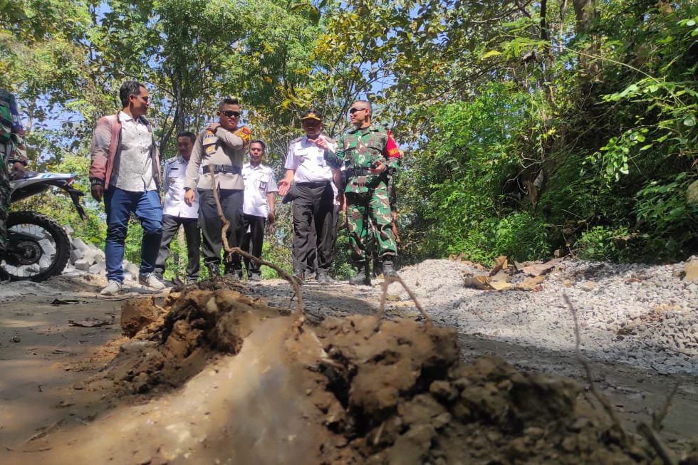 Kodim Jombang Gelar TMMD di Ngusikan, Perbaiki Jalan hingga Rehab Rumah