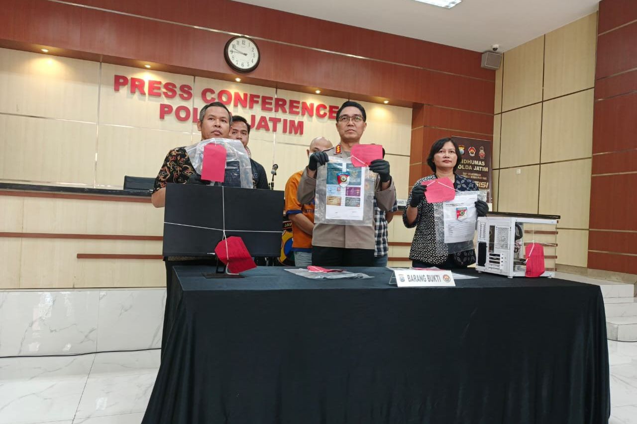 Polda Jatim Tangkap Pelaku Penjualan PMI Ilegal ke Jerman
 