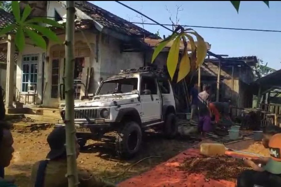 Rumah Warga Pedalaman Perkebunan di Jember Terbakar, Penghuni Sempat Terjebak