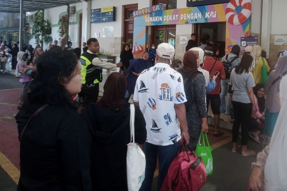Imbas Penutupan Jalur Gumitir, Kereta Api Jadi Andalan Warga Jember