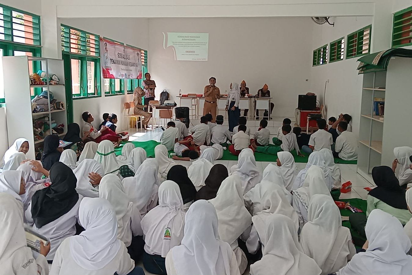Baru Tiga Pekan Beroperasi, Seorang Pelajar dan Guru Mundur dari SR Jombang