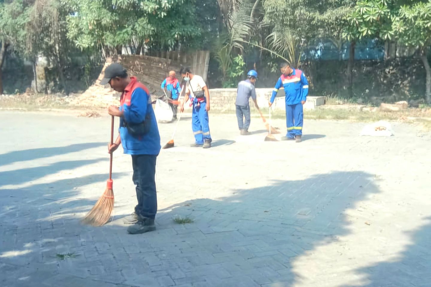 Cemari Lingkungan, DPRD Gresik dan Warga Desa Roomo Desak PT Linde Bertanggungjawab