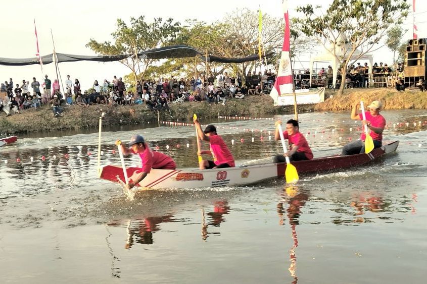 Ketika Waduk Jadi Panggung Merdeka Warga Gredek Gresik