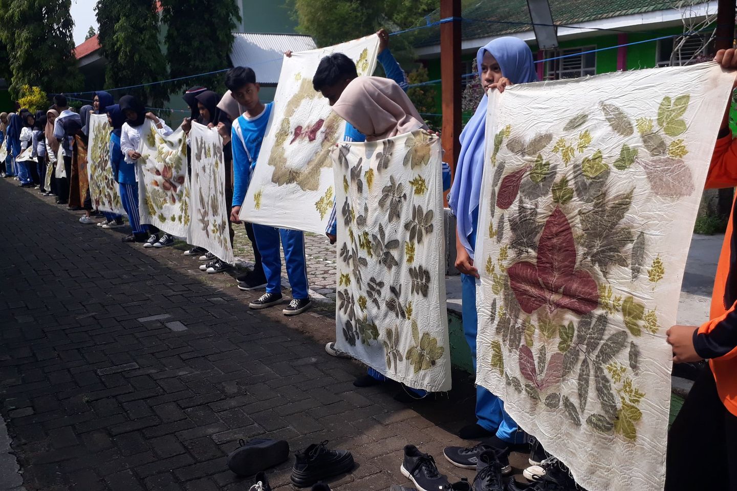 Agustusan, Siswa SMPN 4 Jombang Beradu Kreasi Dalam Lomba Batik Ecoprint