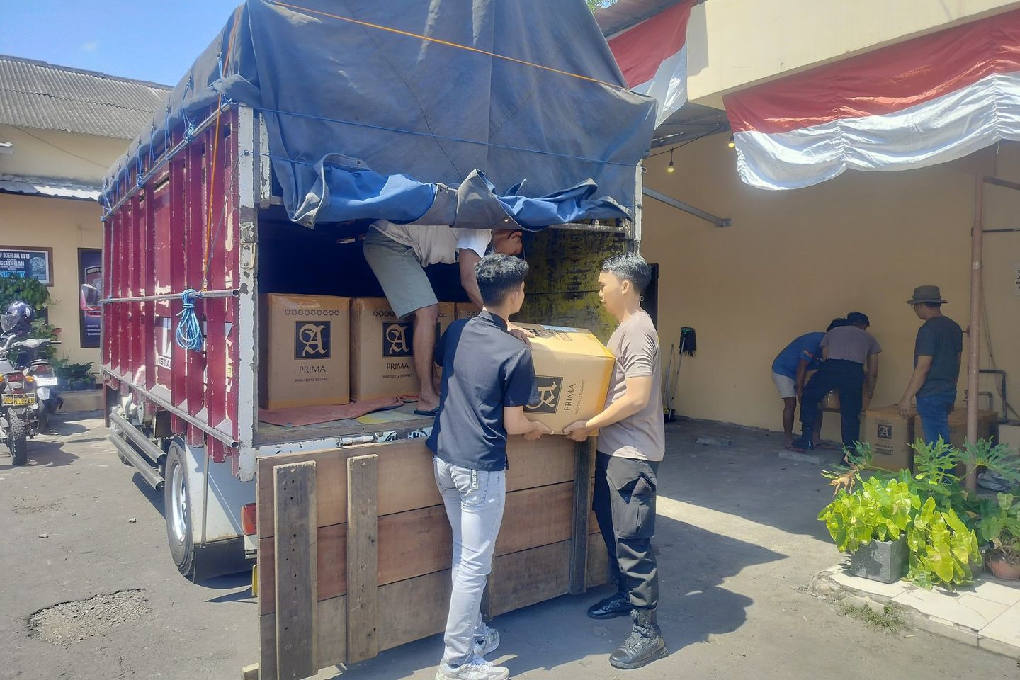 Polres Jember Amankan Ribuan Botol Arak Bali di Hari Kemerdekan RI