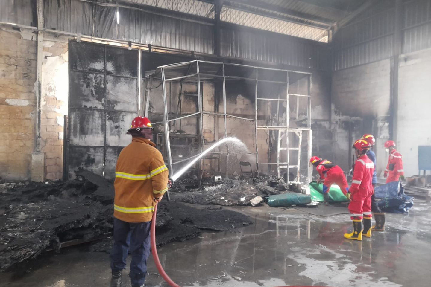 Gudang Penyimpanan di Widang Tuban Terbakar, Kerugian Capai Rp700 Juta