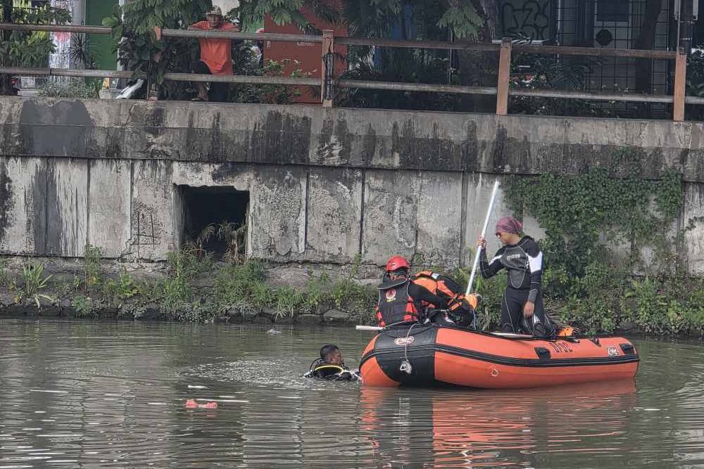 Cari Pengamen yang Diduga Tenggelam, Tim SAR Sisir Sungai Jagir