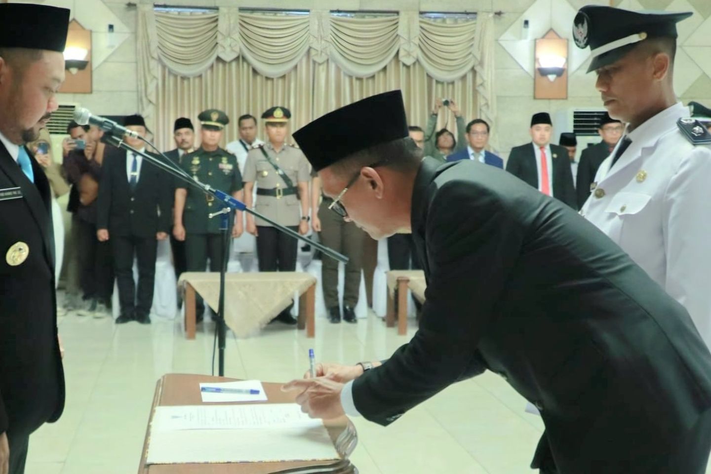 Bupati Gresik Kukuhkan 14 Kepala Desa Sesuai Edaran Mendagri