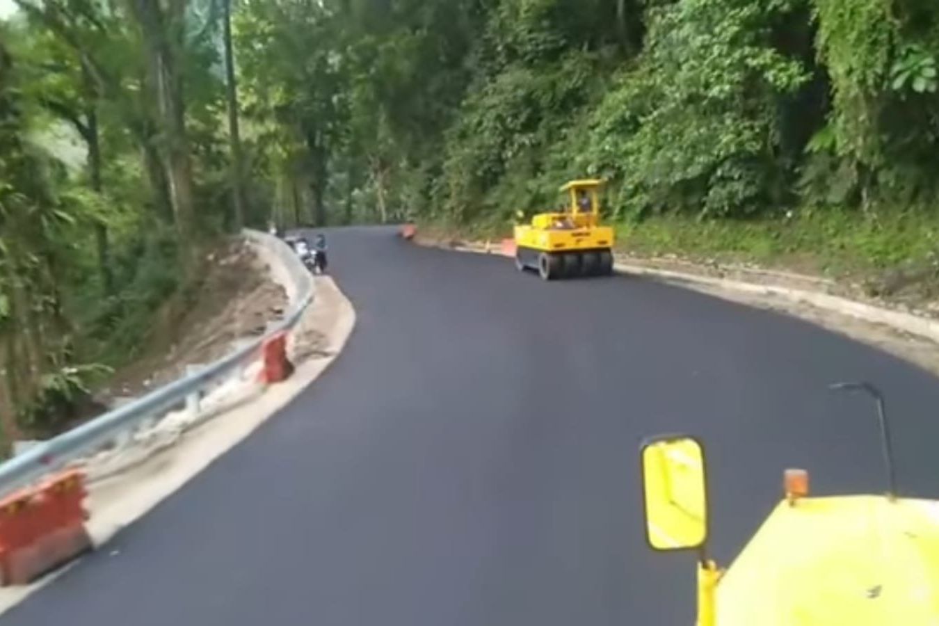 Penampakan Jalan Mulus Gunung Gumitir Penghubung Jember-Banyuwangi