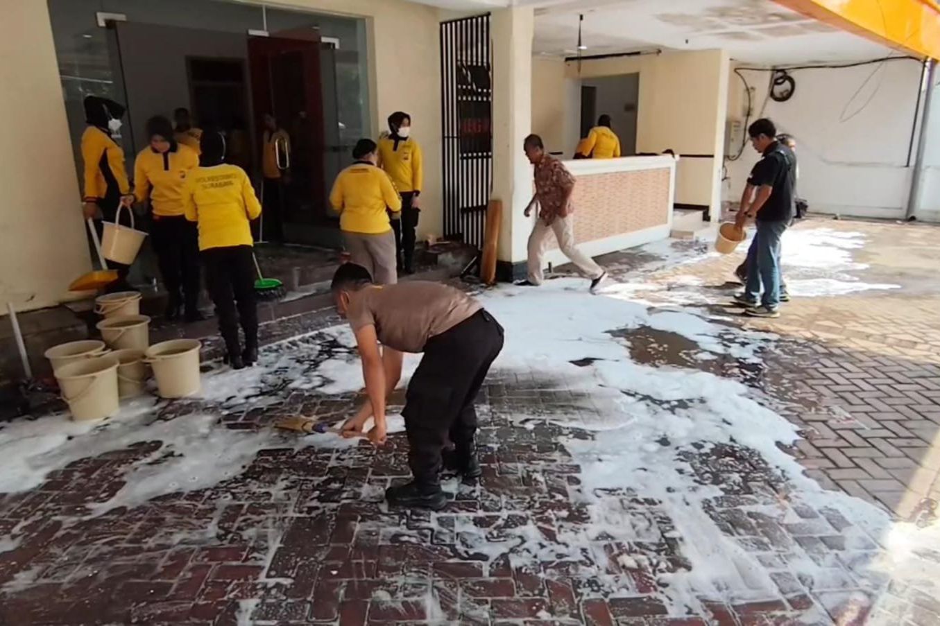 Polsek Tegalsari Pindah Sementara ke Bekas Kantor Bawaslu Jatim