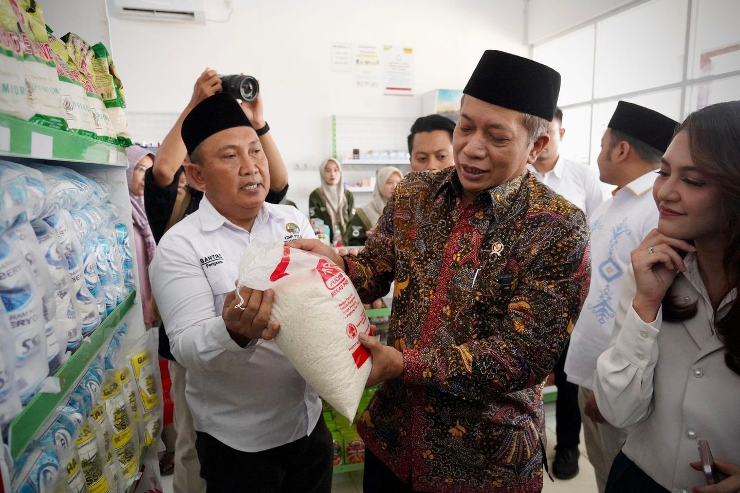 Menkop Ferry Puji Kesuksesan Koperasi Pesantren di Jatim