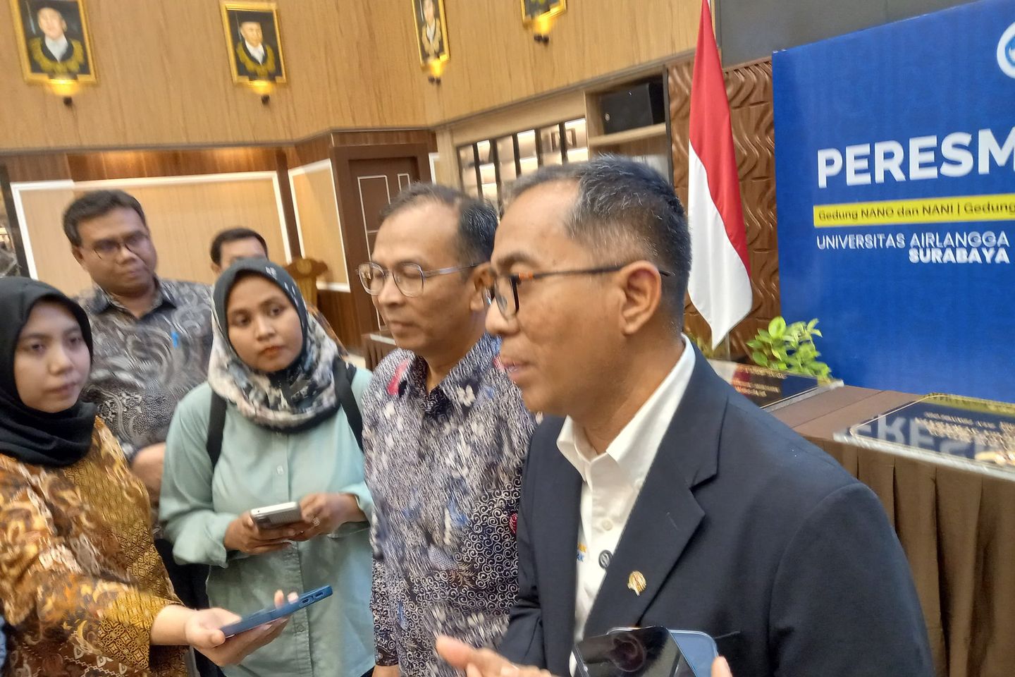 Polda Jatim Sita 11 Buku dari Mahasiswa, Ini Tanggapan Mendiktisaintek