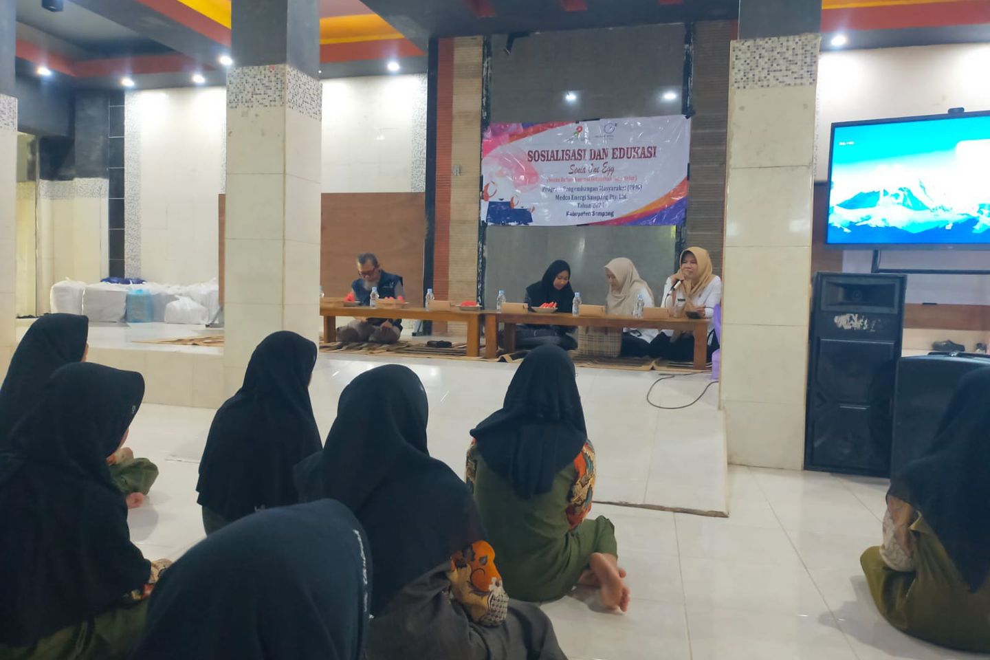 Cegah Anemia, Dinkes Sampang dan MedcoEnergi Sosialisasikan Senia One-Egg di Ponpes