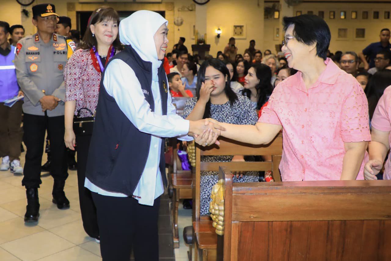 Sebarkan Toleransi dan Damai, Gubernur Khofifah dan Forkopimda Kunjungi Gereja di Surabaya
 