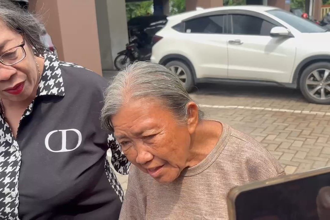 Nenek Elina Jalani Pemeriksaan di Polda Jatim