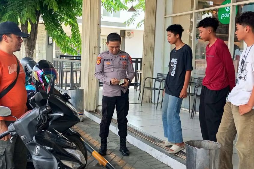 Dikira Dicuri, Motor “Kembar” di Indomaret Gresik Ternyata Tertukar
