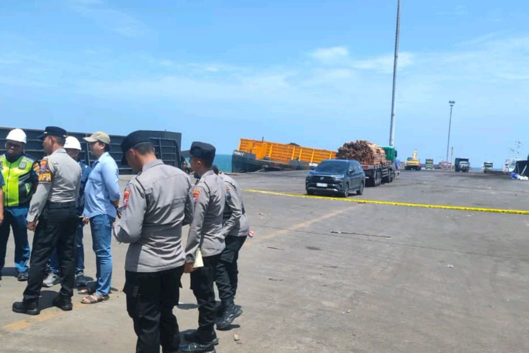 Kecelakaan Kerja, Sopir Trailer Tewas Tertimpa Kayu di Pelabuhan DABN Probolinggo
