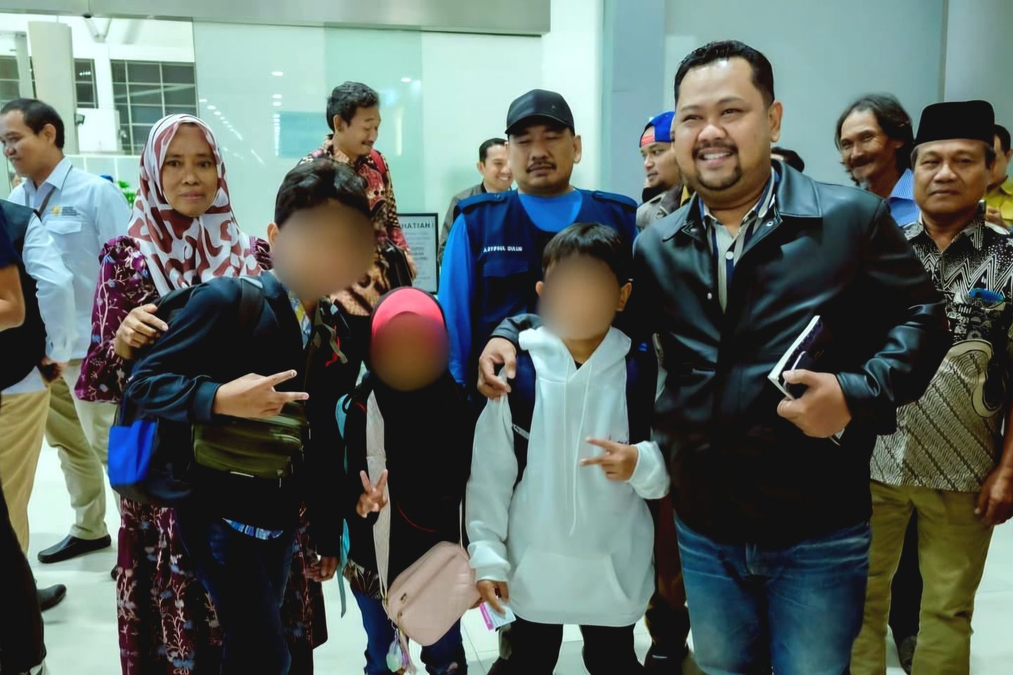 Gus Yani Dampingi Tiga Anak PMI dari Malaysia Hingga ke Kampung Halaman