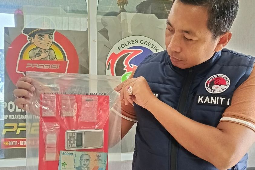 Simpan Sabu di Lemari, Pria Ini Dibekuk Polisi di Bawean