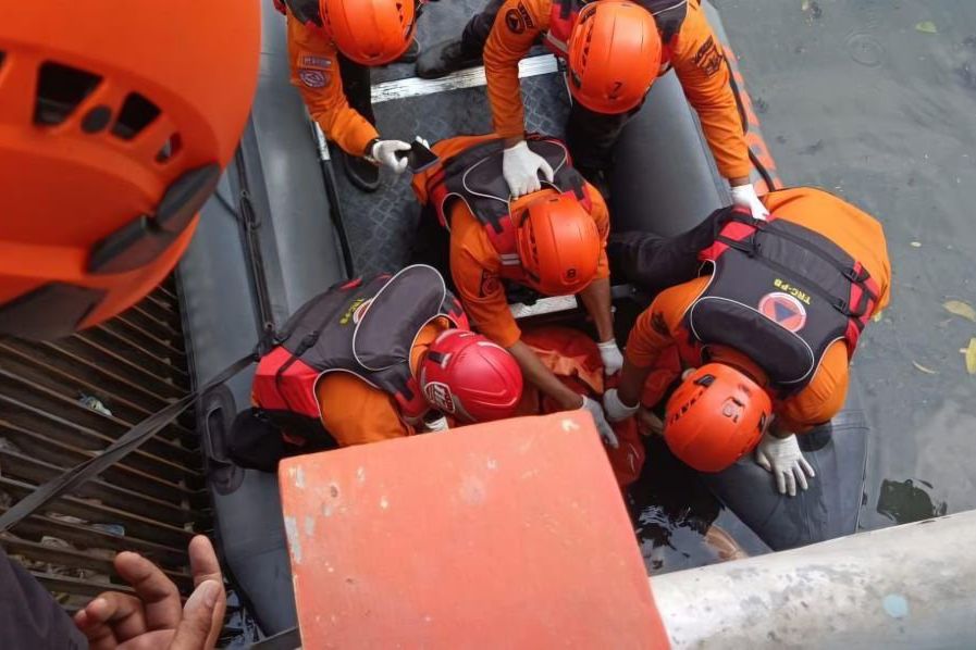 Perempuan Lansia Ditemukan Tak Bernyawa di Pintu Air Baratajaya Surabaya