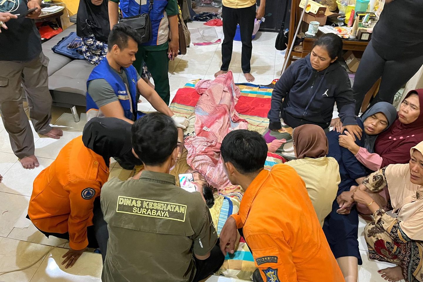 Tersetrum Saat Petak Umpet, Remaja di Surabaya Meregang Nyawa