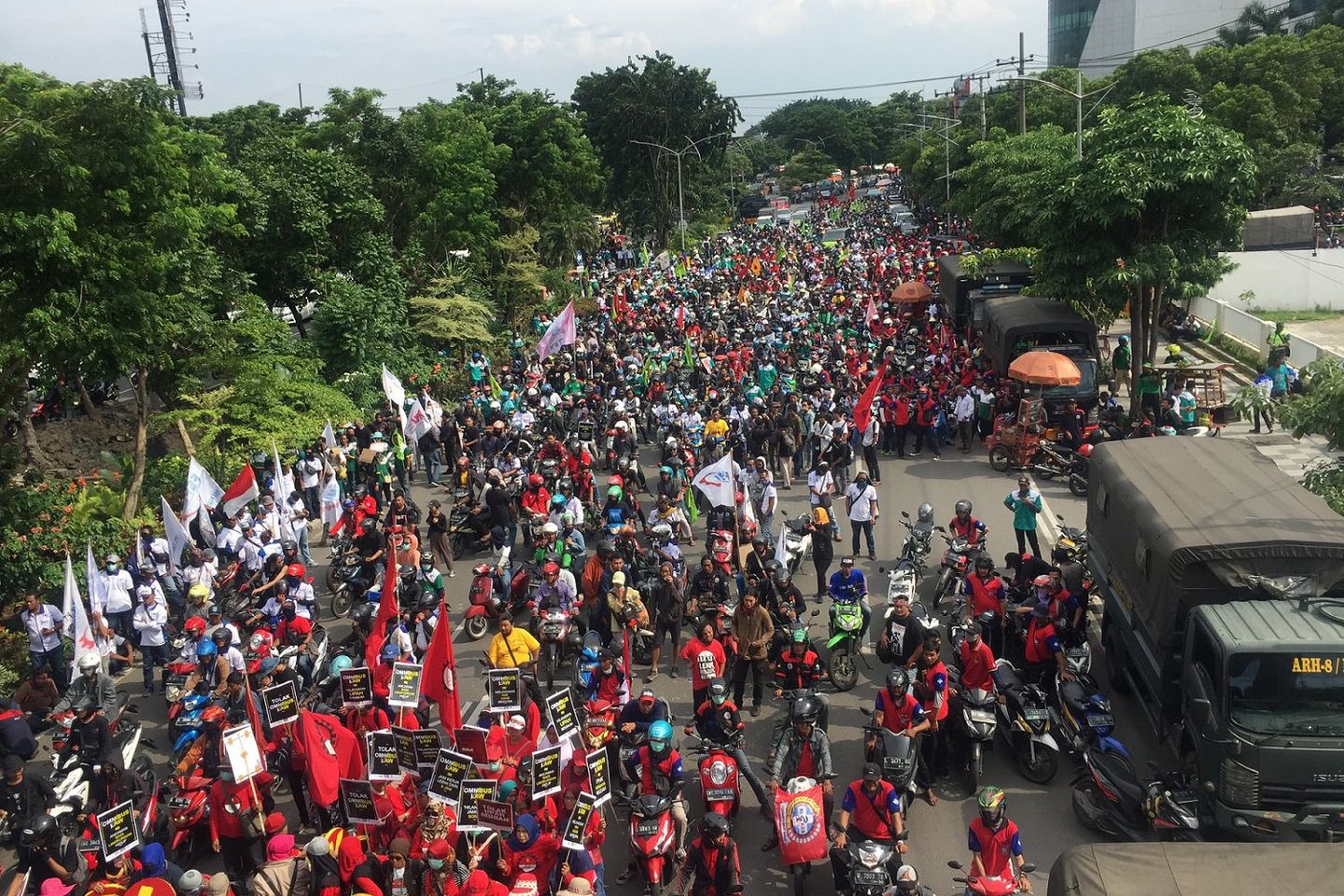 Buruh dan Mahasiswa Ancam Blokir Jalan Total Tolak Omnibus Law